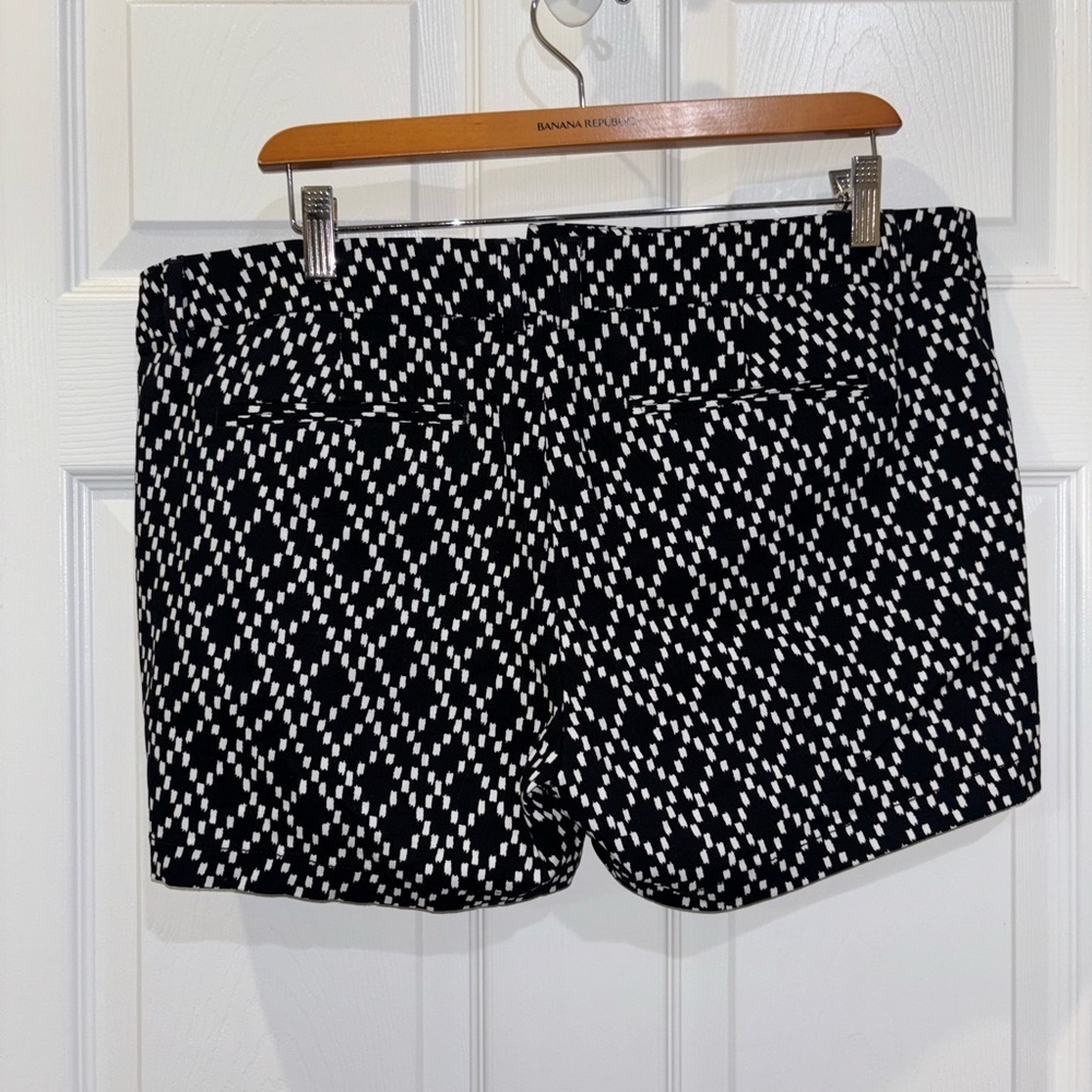 Women's SZ 12 Summer Shorts 2 Pairs - Picture 4 of 7